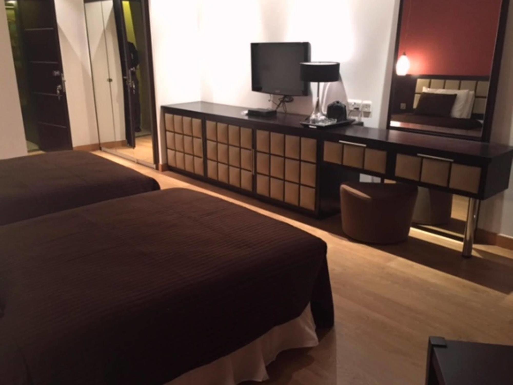 The Rester Hotel Kuwait City Ngoại thất bức ảnh